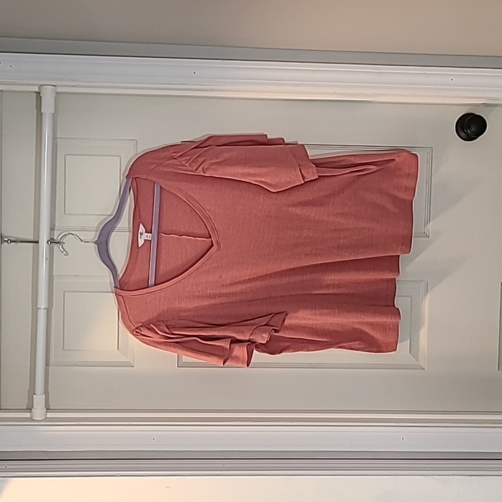 2X Pink short-sleeved shirt.   Terra Sky.